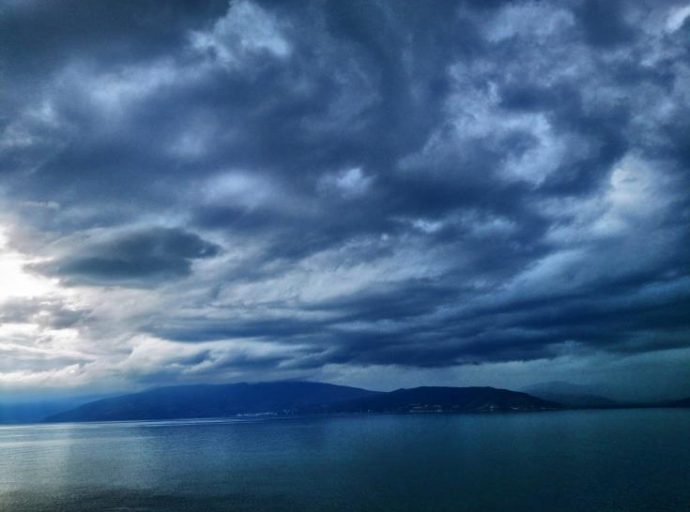 Πορτοκαλί προειδοποίηση για καταιγίδες εξέδωσε η Μετεωρολογική